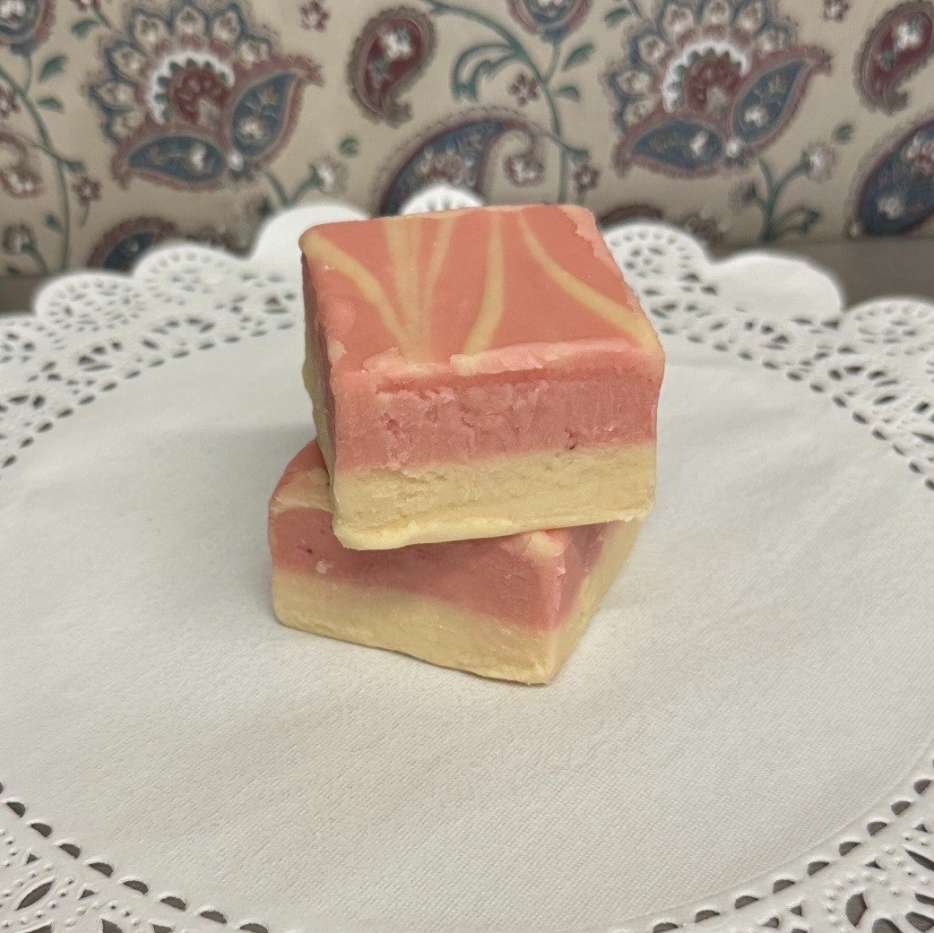 Strawberry Cheesecake Fudge Box